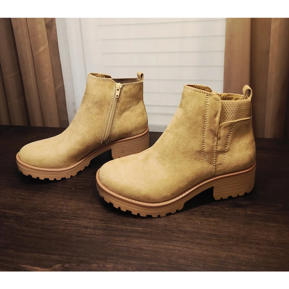 Sun + Stone Faux Microsuede Chelsea Zip On Lug Boots Booties 7.5 M Desert Beige